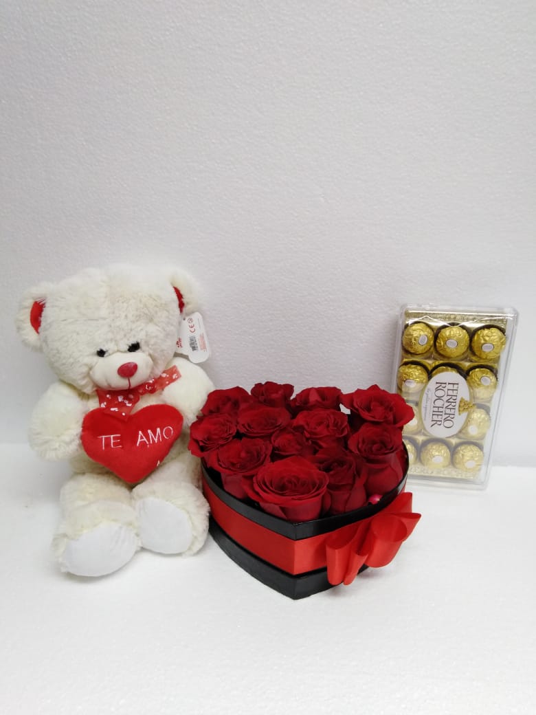 Caja corazn con 12 Rosas ms Bombones Ferrero Rocher de 150 Grs y Peluche de 30 cm 